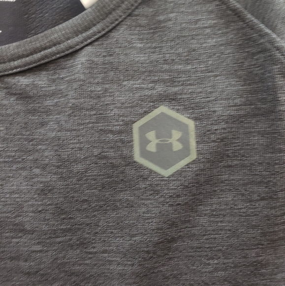 Under Armour shirt heatwear - Picture 4 of 4